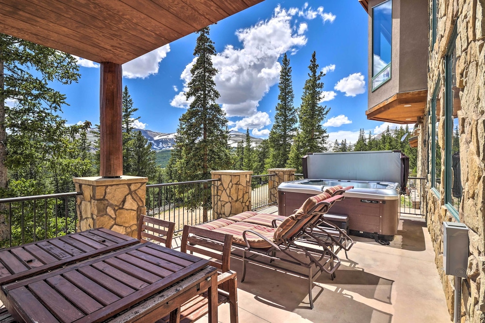 26 0111 Fairplay Home with Hot Tub and Mountain Views — 4-Star Luxury Hotel in Fairplay, United States