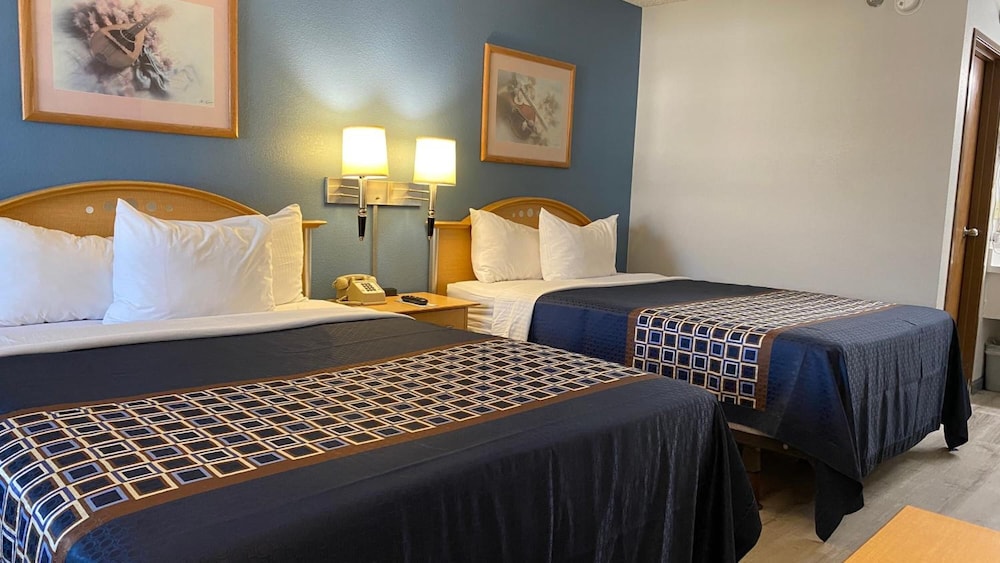 Econo Lodge Branson Theater District - photo 12