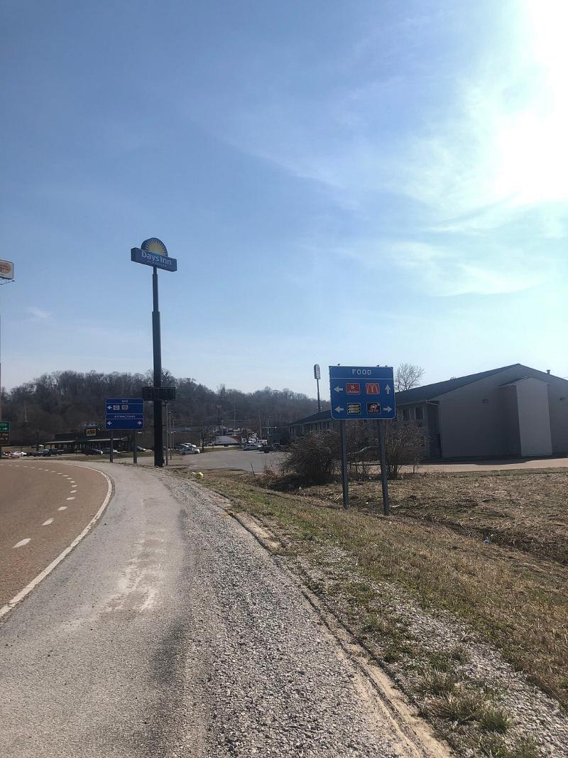 Days Inn & Suites by Wyndham Caseyville - photo 3