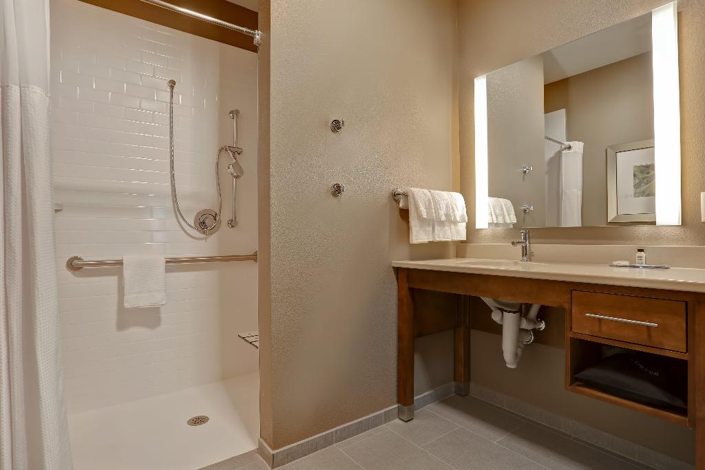 Clarion Hotel Overland Park - photo 10