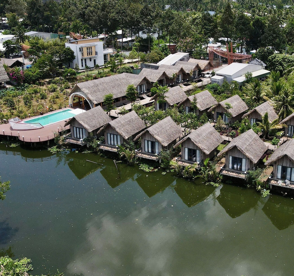 Bungalow Ven Song — 5-Star Luxury Hotel in Tra Vinh, Vietnam