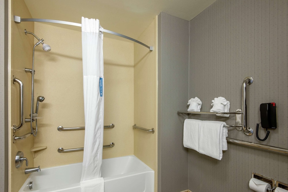 Hampton Inn Meadville - photo 39