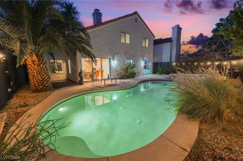 4Br Model Home w Pool and Pool table in Henderson