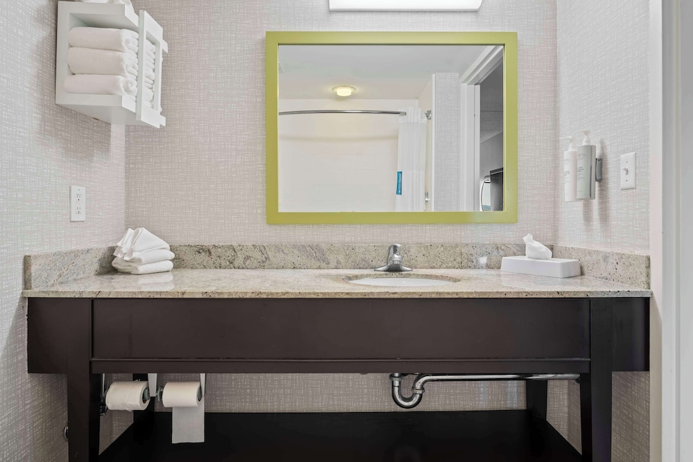 Hampton Inn Ridgefield Park - photo 35