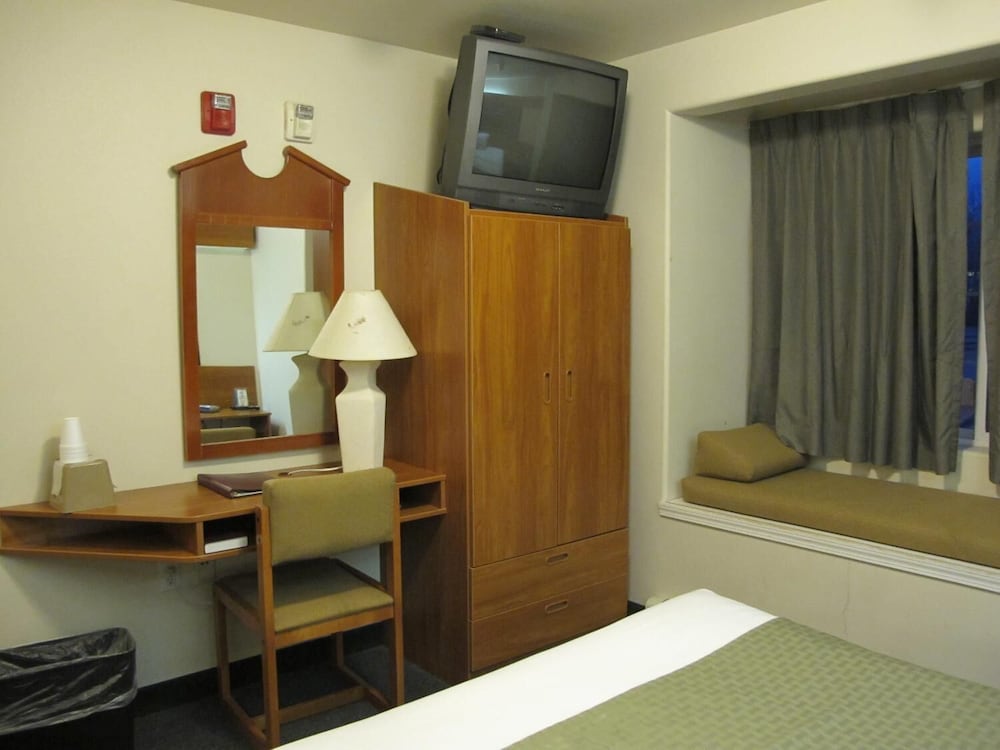 Microtel Inn & Suites by Wyndham Eagle River Anchorage Area - photo 8