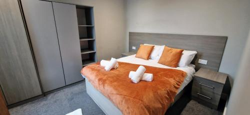 Central Reading Modern 3BR flat Walk to station and high street