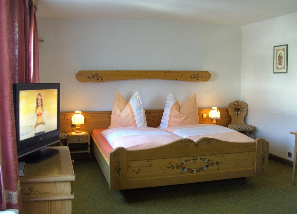 Hotel Restaurant Schmidter Bauernstube - carbon neutral hotel in Nideggen
