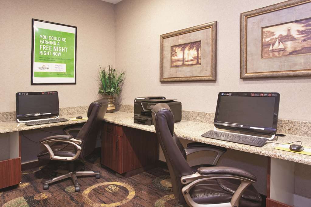 La Quinta Inn & Suites by Wyndham Albuquerque Midtown - photo 71