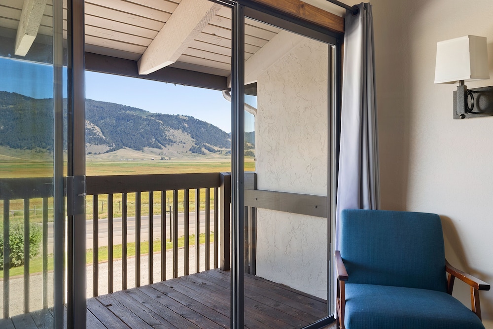 Elk Refuge Inn - photo 17