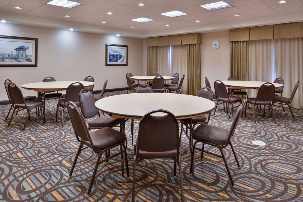 Holiday Inn Express Hotel & Suites Emporia Northwest by IHG - photo 24