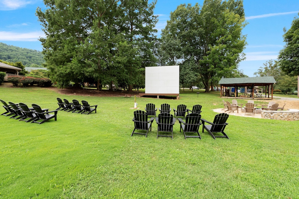 Tremont Lodge & Resort - photo 245