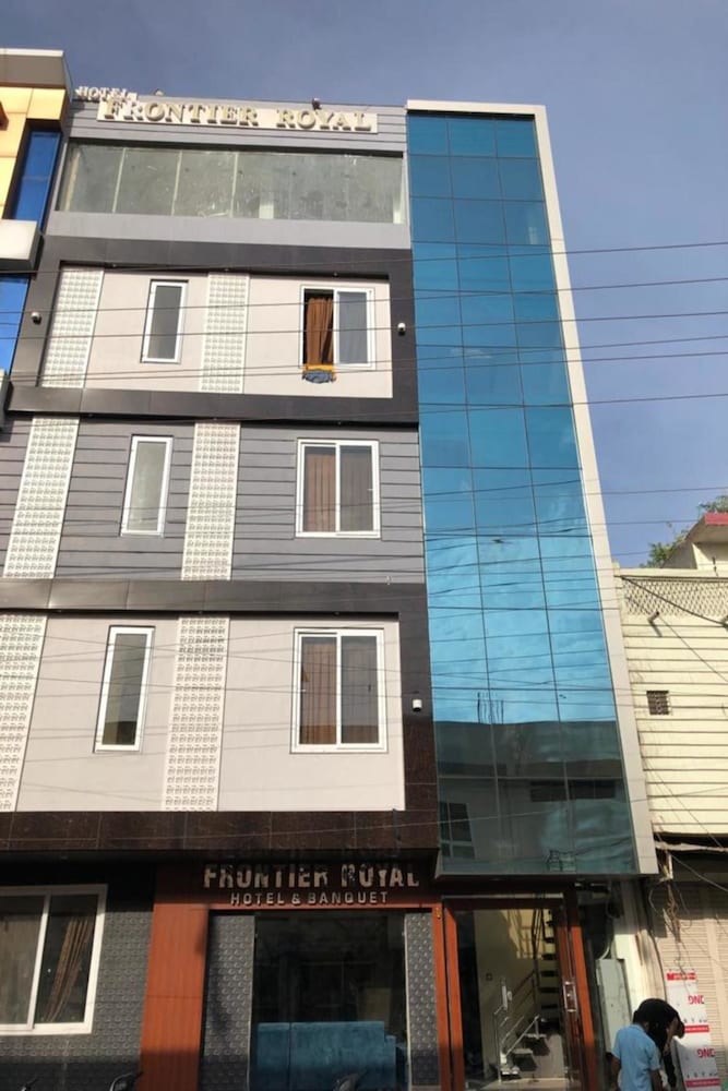 Hotel Frontier Royal in Kota, India