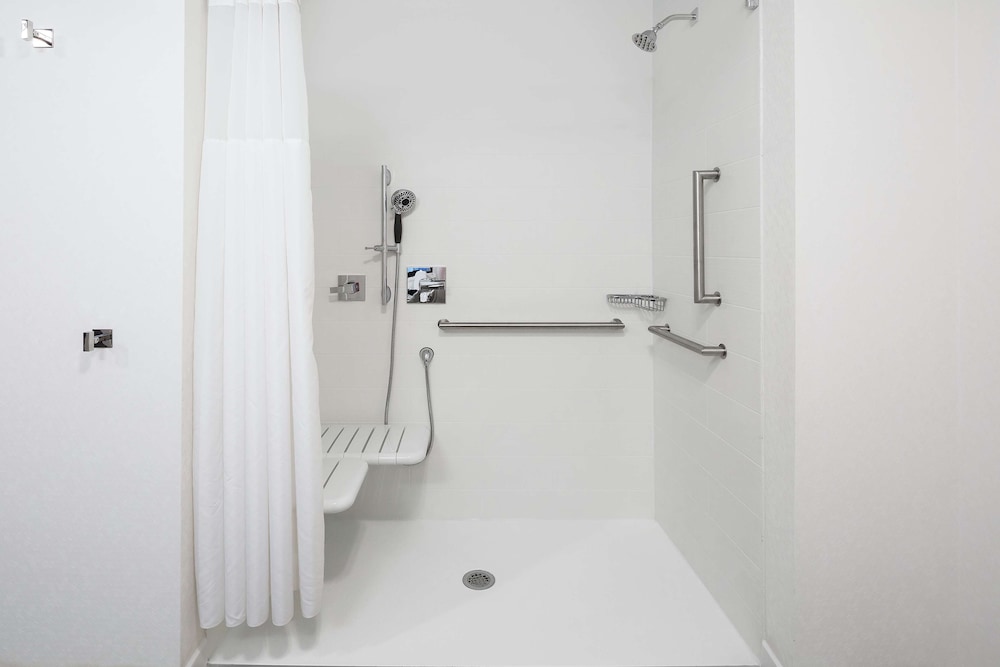 Hampton Inn & Suites San Diego Airport Liberty Station - photo 36