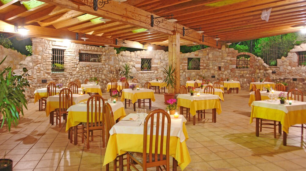 Albergo La Pergola - carbon neutral hotel in Moniga Del Garda