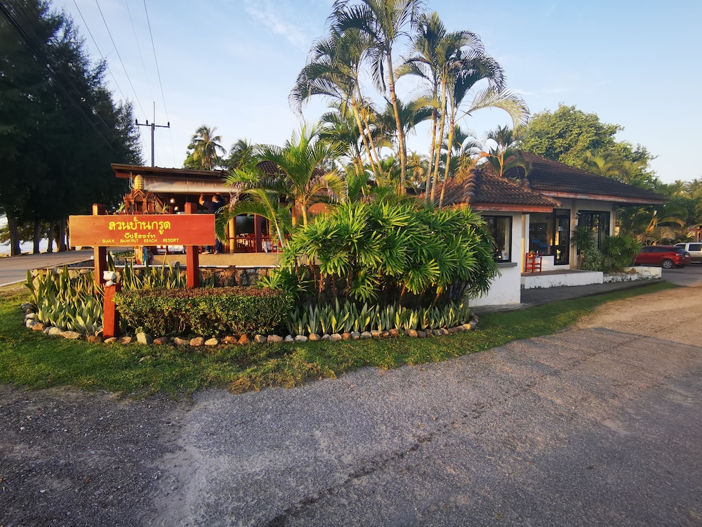 Suan Bankrut Beach Resort — Bang Saphan
