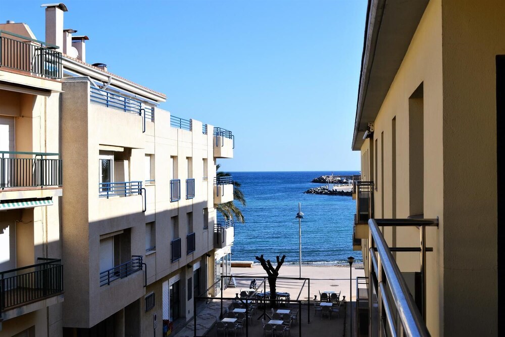 Port Empordà 2 — hotel in Llanca