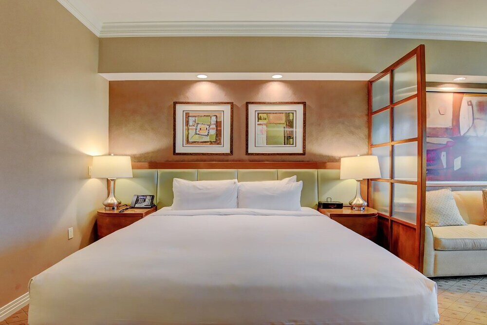 AAA 3 Rooms 3 Bath Suite at The Signature Condo Hotel in Las Vegas, United States