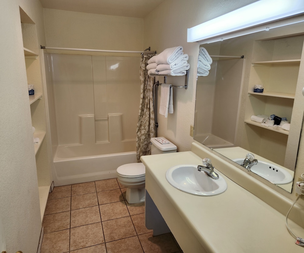 Bayview Inn - photo 35