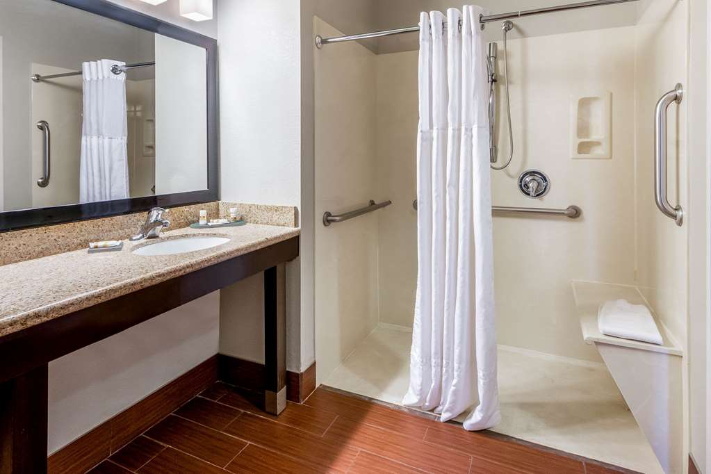 La Quinta Inn & Suites by Wyndham Roswell - photo 13