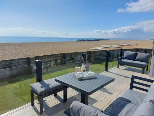 Sunset Lodge Seafront Views Premier Holidays — 4-Star Luxury Hotel in Selsey, United Kingdom