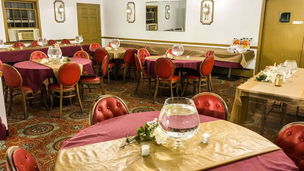 Relax Inn Altoona - photo 88
