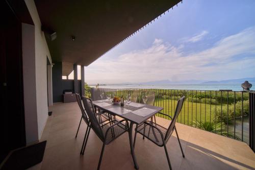 Vela Blu Apartments — 4-Star Luxury Hotel in Peschiera Del Garda, Italy