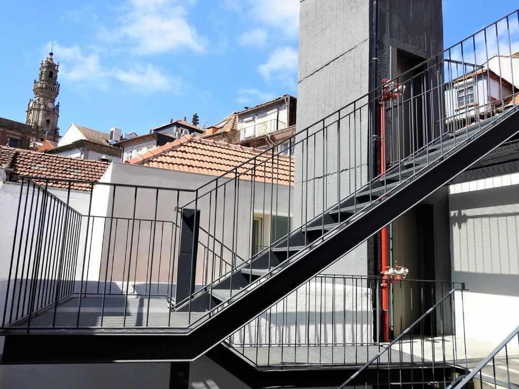 White Lotus Luxury 2BR with AC Downtown Porto — 4-Star Luxury Hotel in Porto, Portugal