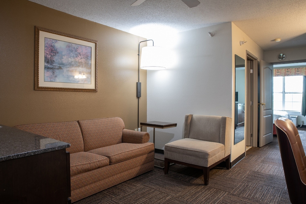 BlissPoint Inn & Suites - photo 14