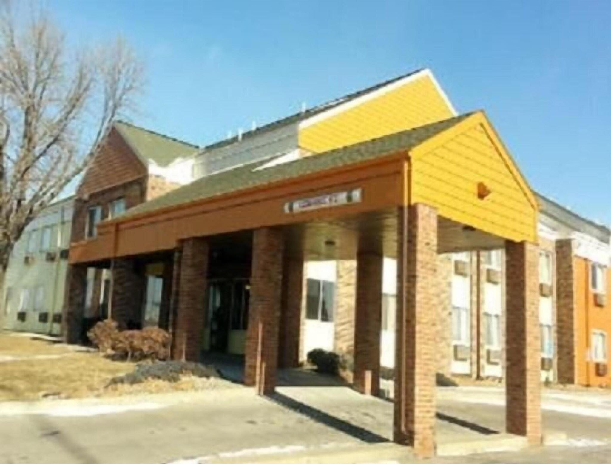 Sunset Inn & Suites - photo 2
