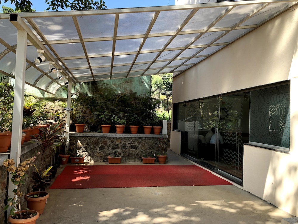 Hotel Royal Orbit — hotel in Satara