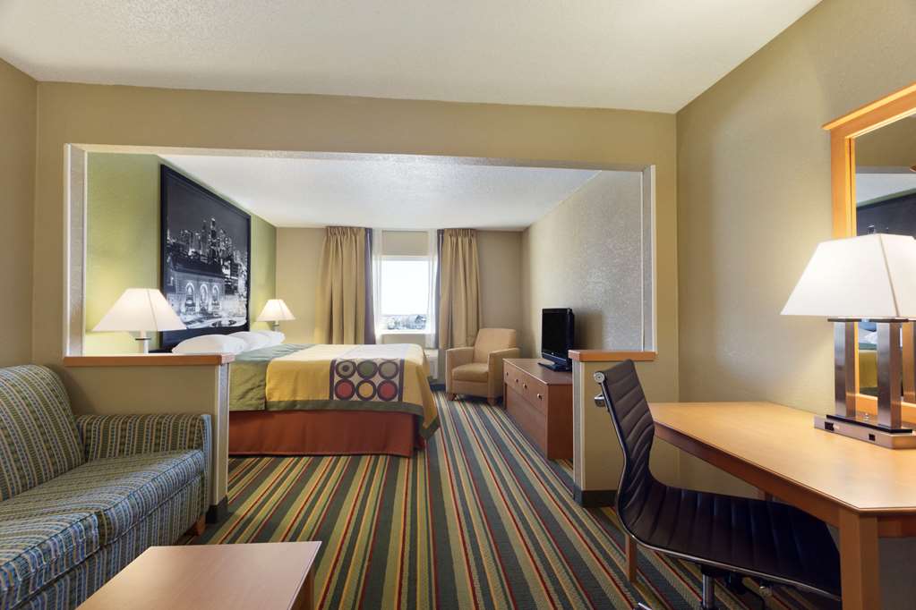 Super 8 by Wyndham Lees Summit - photo 13