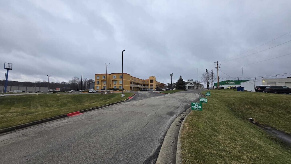 Copley Inn & Suites By OYO Akron OH - photo 31