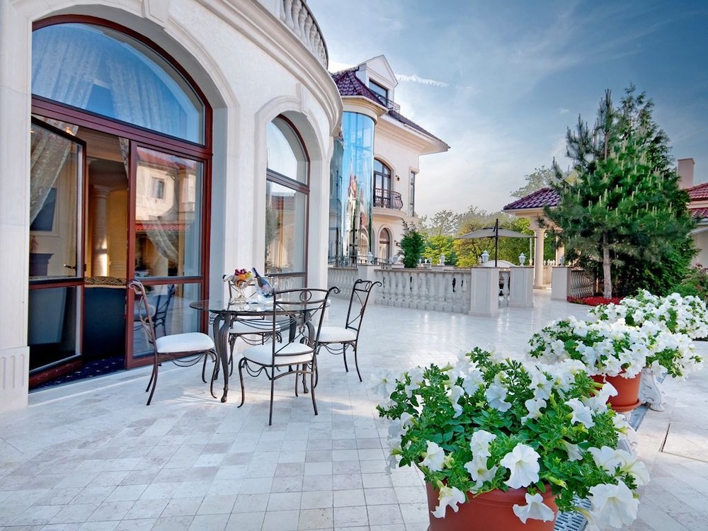 Villa le Premier Maestro — 4-Star Luxury Hotel in Odessa, Ukraine