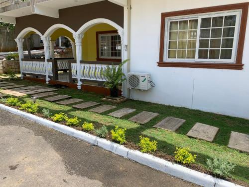 Mini Cozy Lodging in Unknown City, Jamaica