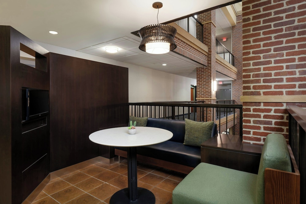 Courtyard by Marriott Wichita At Old Town - photo 2