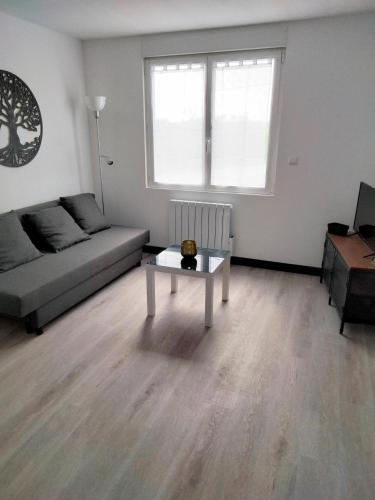 L’ecume in Unknown City, France