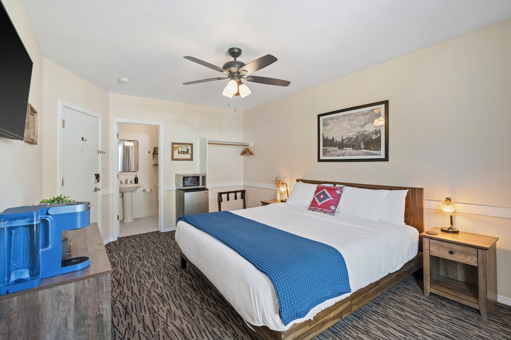The Bent Elbow Hotel and Restaurant - photo 14