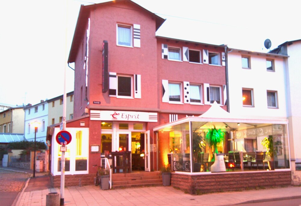 Esprit — hotel in Halle