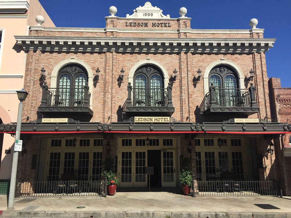 Ledson Hotel - photo 13