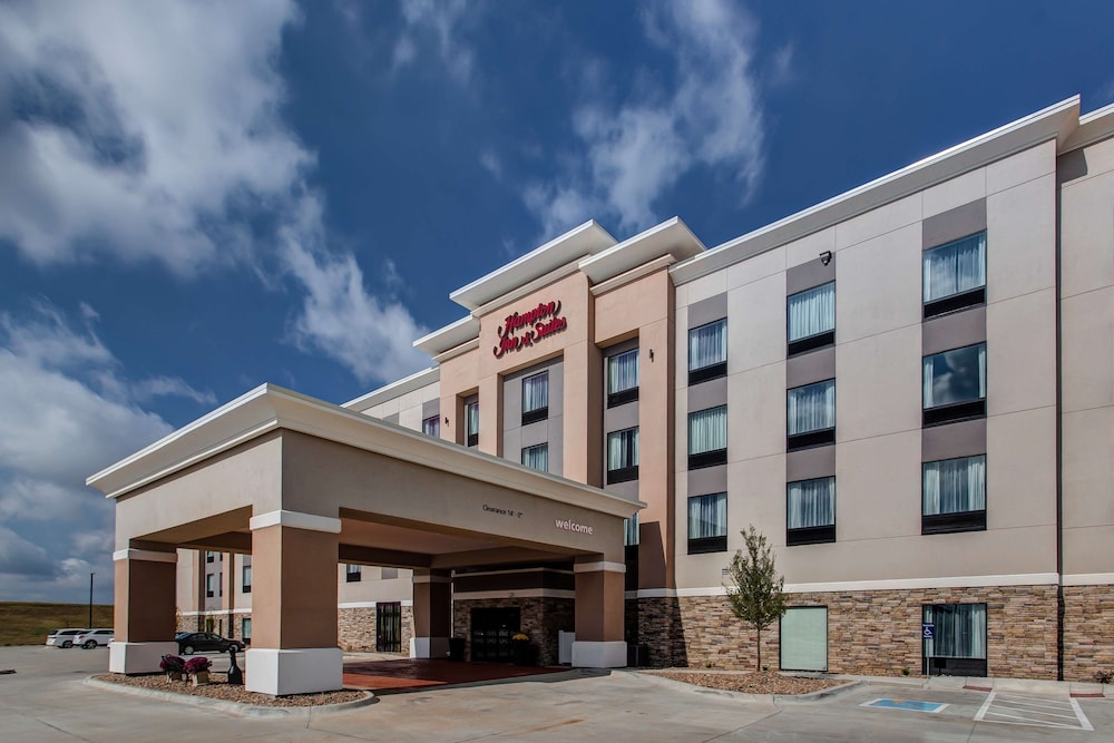Hampton Inn & Suites Wichita Airport - photo 2