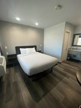 High Desert Inn - featured photo
