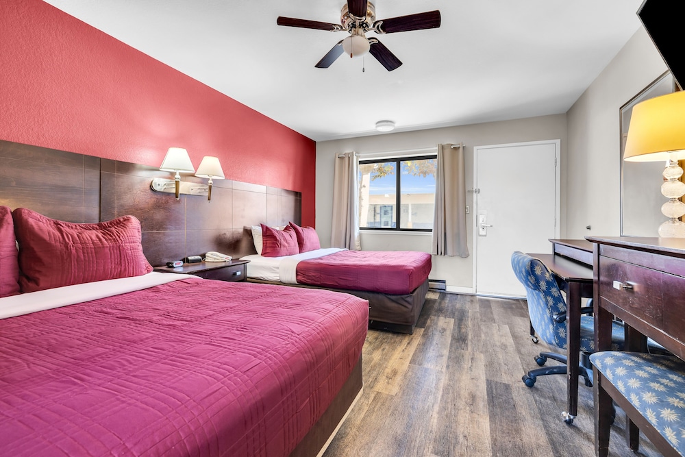 Econo Lodge Bay Breeze - photo 23