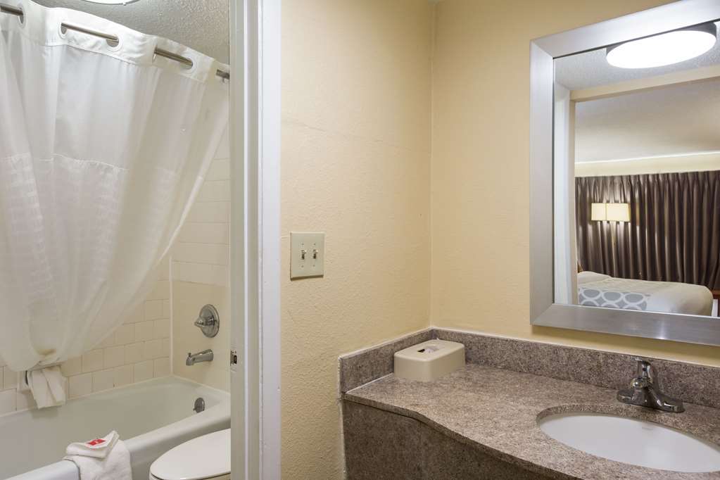 Econo Lodge Inn & Suites Hardeeville I 95 - photo 21