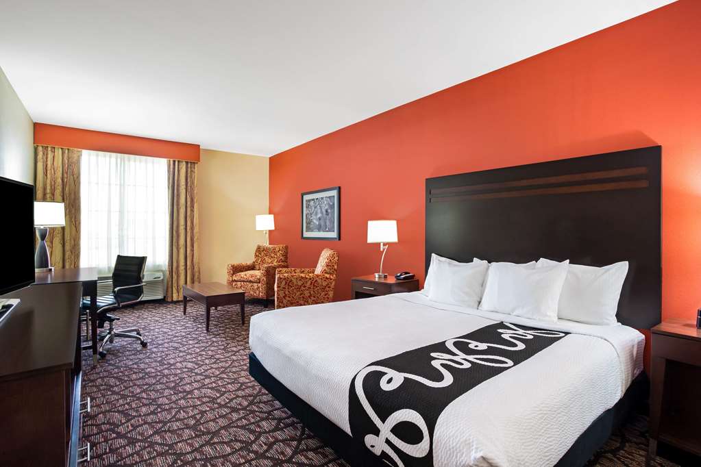 La Quinta Inn & Suites by Wyndham Pecos - photo 25