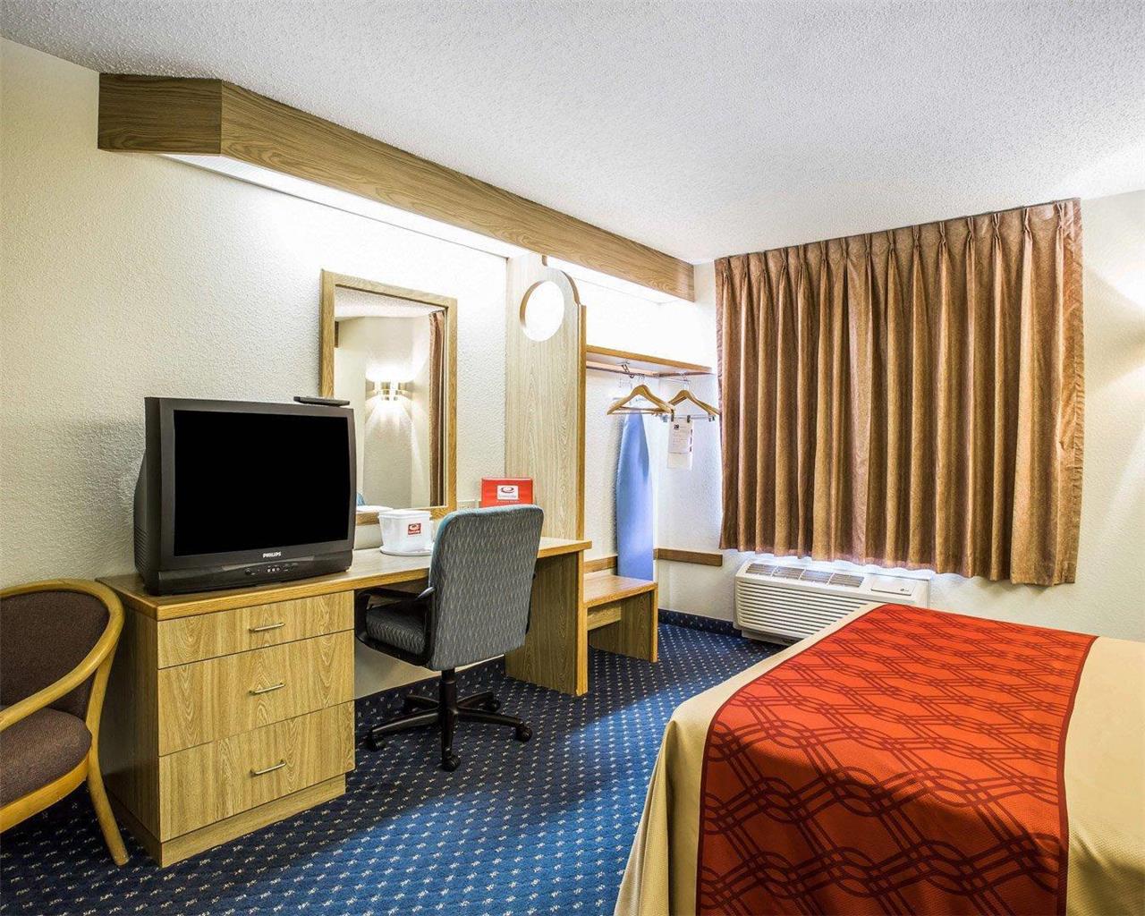 Econo Lodge Denver International Airport - photo 15