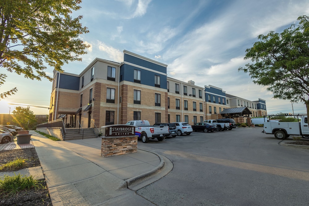 Staybridge Suites Middleton Madison West by IHG - carbon neutral hotel in Middleton