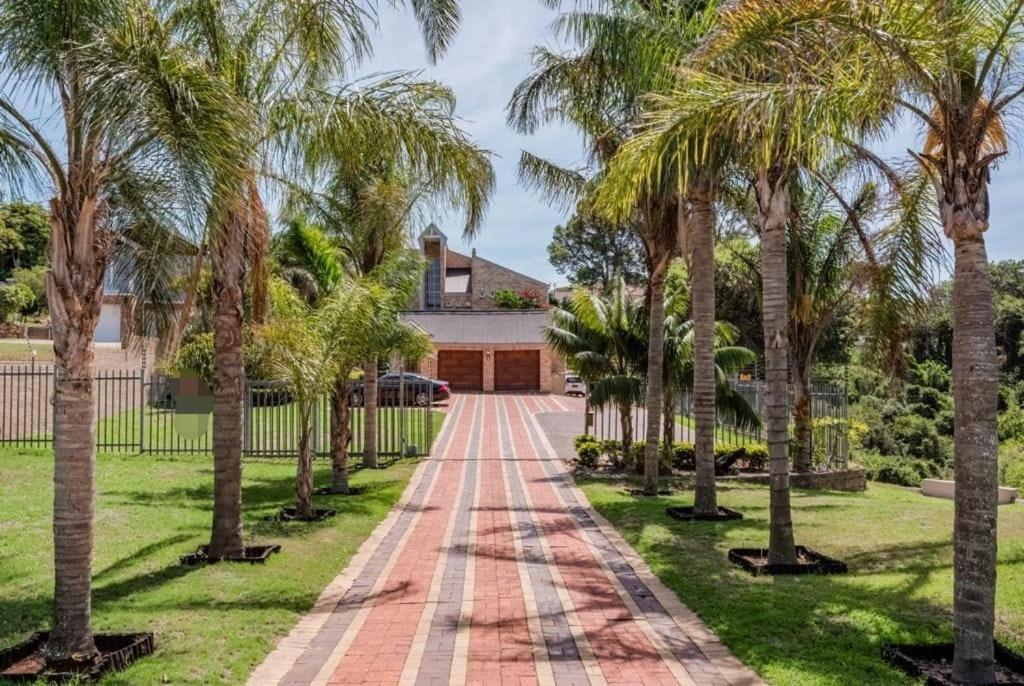 Palm Valley Inn Port Elizabeth — hotel near Chief Dawid Stuurman International Airport