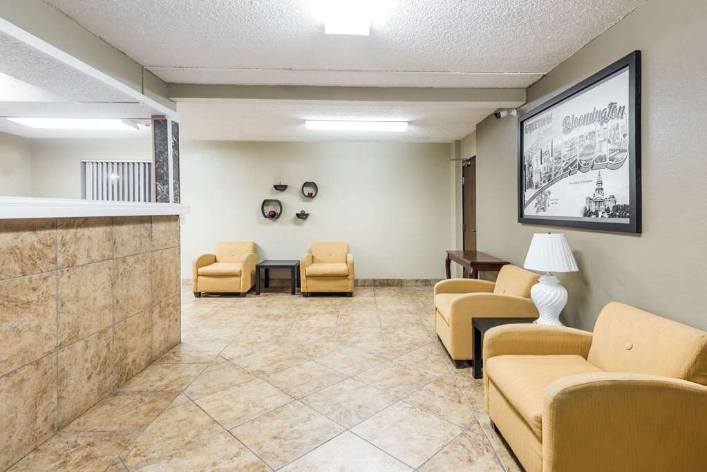 Super 8 by Wyndham Bloomington - photo 4