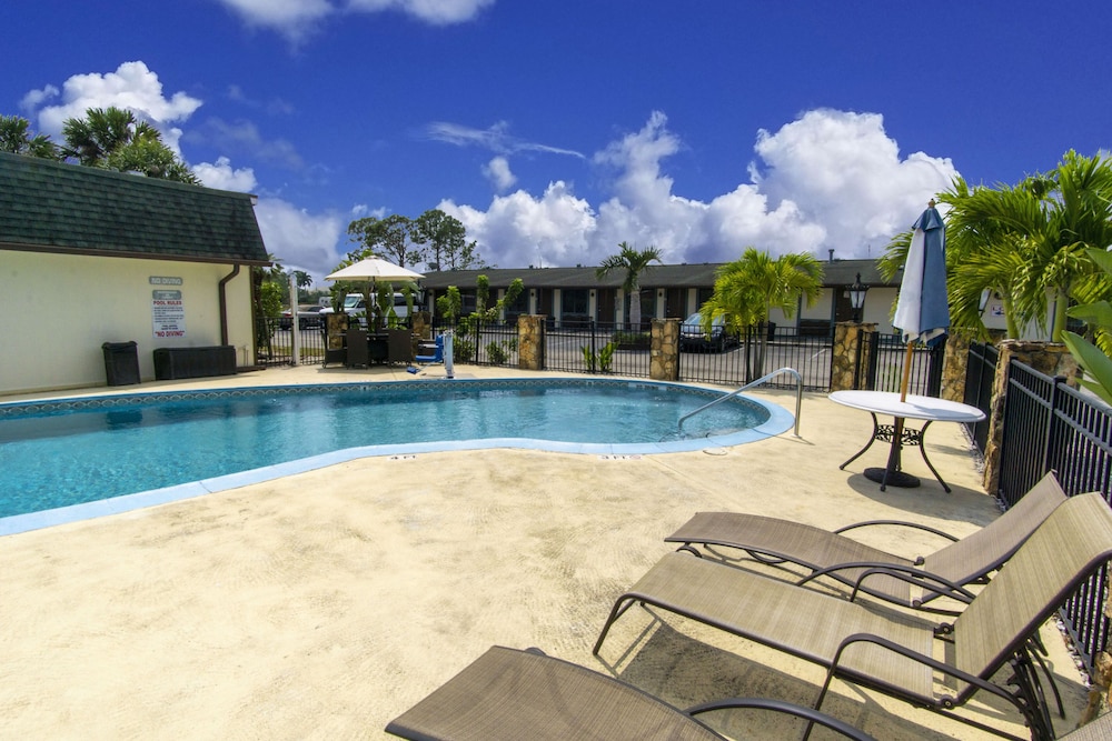 Spinnaker Inn of Naples - photo 30