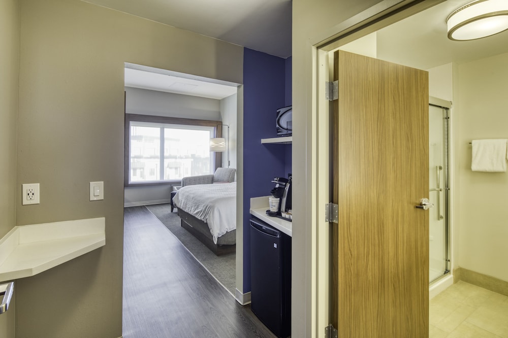 Holiday Inn Express & Suites Charlotte South End by IHG - photo 23